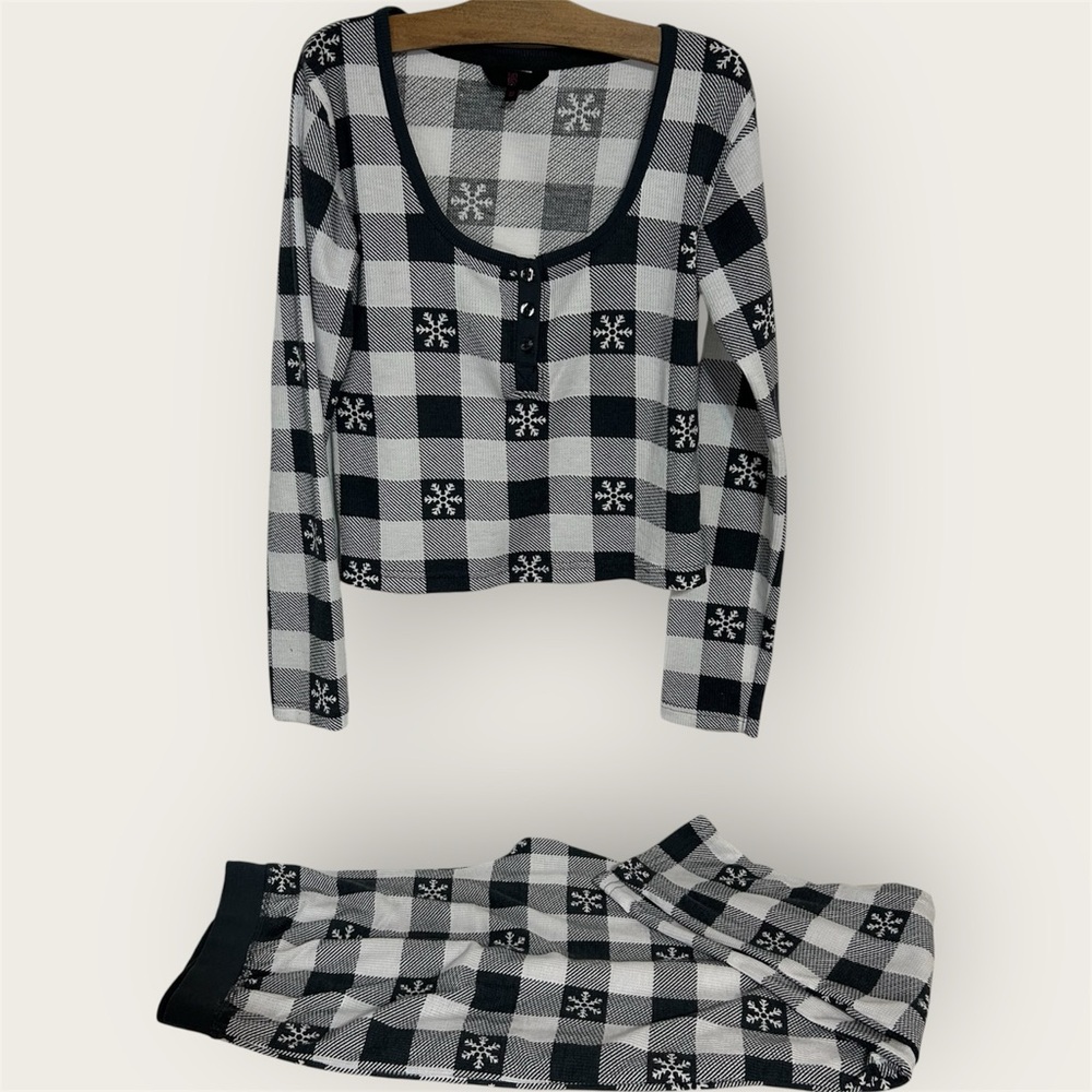 No Boundaries Plaid Snowflake Mismatched Pajama Set - XS Top / XL Bottoms